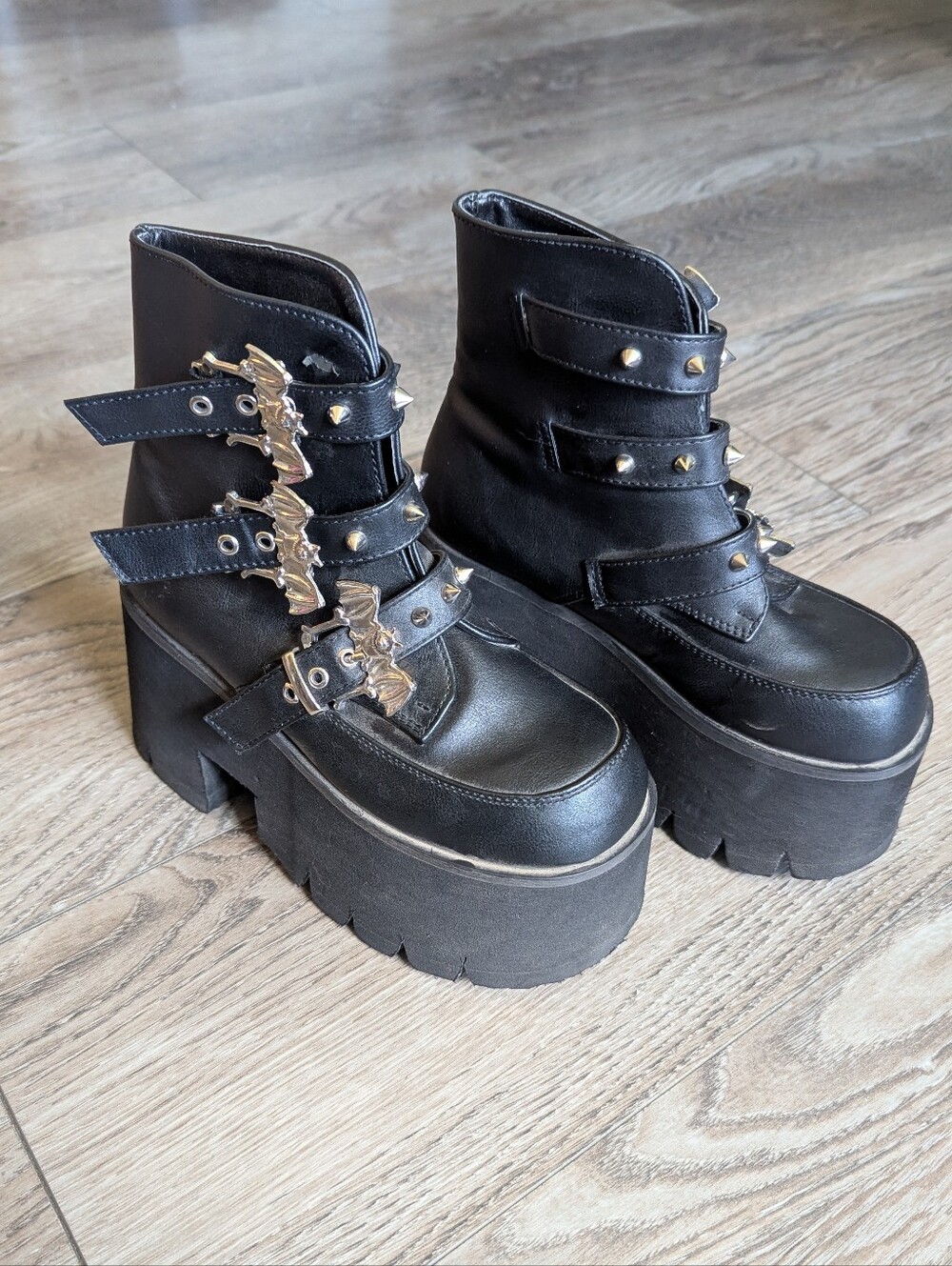 Demonia Ashes-55 - Black Platform Boots With Bat Decals